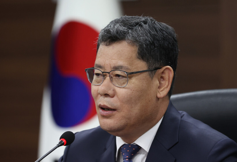 Unification Minister Kim Yeon-chul talks with reporters at the Central Government Complex in Seoul on May 7. (Yonhap News)