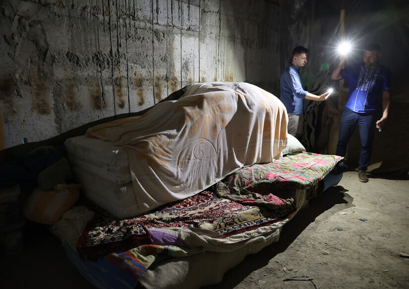 The apartment basement where Dmytro’s family and neighbors took shelter in March, during the brunt of Russia’s assault. (Kim Hye-yun/The Hankyoreh)