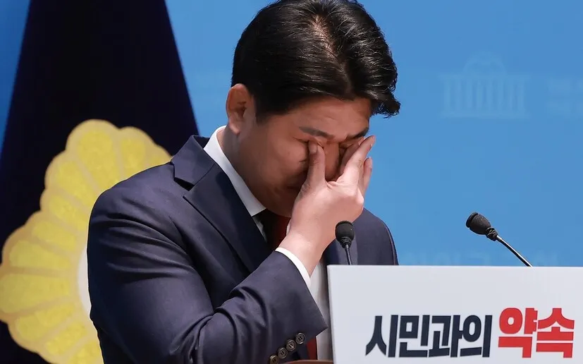윤석열의 '호위무사' 이용, 눈물 흘리며 사과했지만 반응은 싸늘