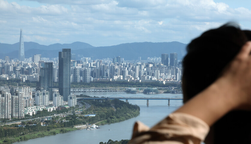 지난 15일 서울 여의도 63빌딩에서 바라본 강남북 집합건물(아파트·다세대·연립·오피스텔) 모습. 연합뉴스