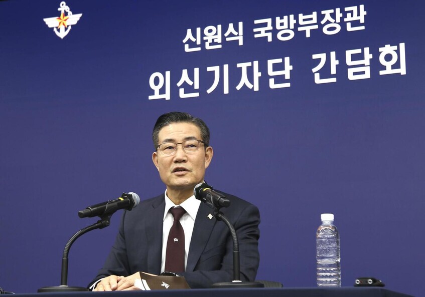 Defense Minister Shin Won-sik speaks to members of the foreign press at the Korea Press Center in Seoul on March 18, 2024. (Yonhap)