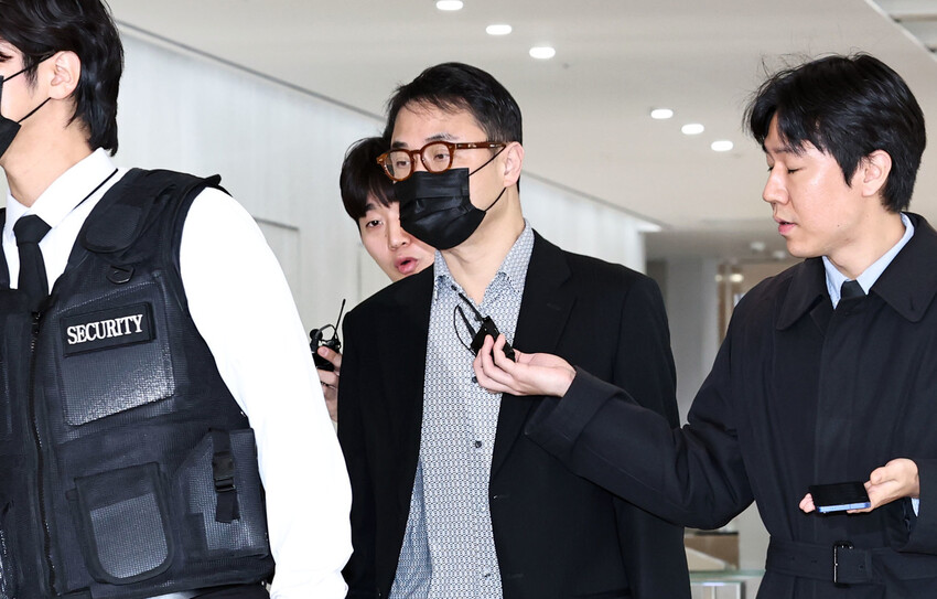 양평 공흥지구 개발 특혜 의혹과 관련해 김건희 여사의 오빠 김진우씨가 지난 11일 서울 광화문 KT빌딩에 마련된 김건희 특검팀 사무실에 피의자 신분으로 재출석하고 있다. 연합뉴스