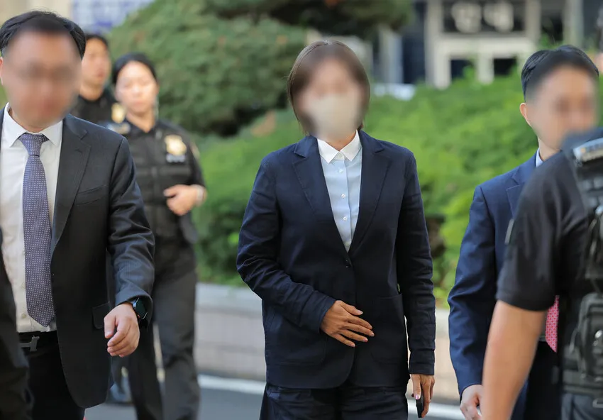 ‘신약 로비’ 의혹 양씨 “정치인 친분 과시·경솔함 사과…국민께 송구”