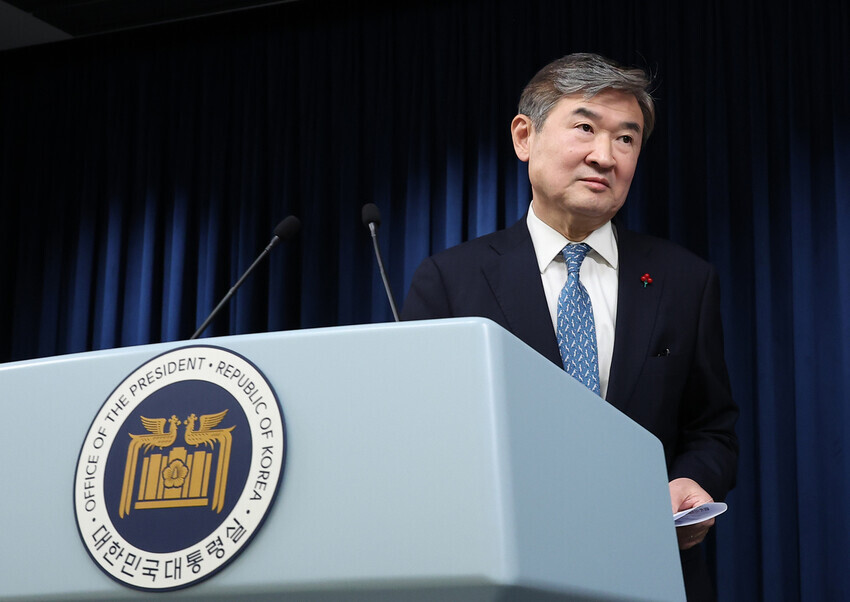 Cho Tae-yong, the former national security adviser nominated by President Yoon Suk-yeol to head up the National Intelligence Service, leaves the podium after giving remarks during a briefing on the intelligence leadership shake-up announcement on Dec. 19, 2023, at the presidential office in Seoul. (Yonhap)