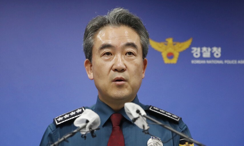 Yoon Hee-keun, commissioner general of the Korean National Police Agency, delivers a statement on the Itaewon crowd crush at the agency’s headquarters in Seoul’s Seodaemun District on Nov. 1. (Kim Hye-yun/The Hankyoreh)