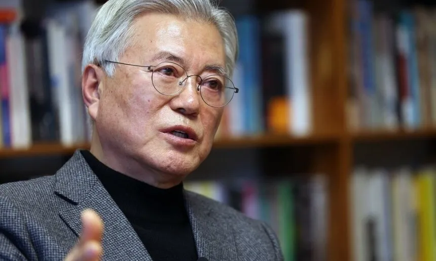 <font color="#FF4000">[속보]</font> 검찰, 문 전 대통령 뇌물 혐의 기소...옛 사위 특채 의혹