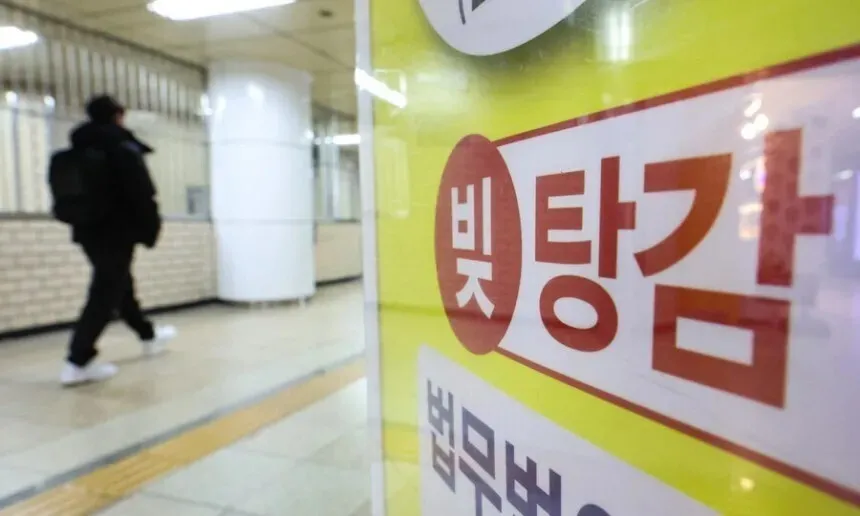 도덕적 해이와 형평성에 묶인 빚의 사슬 끊어내야