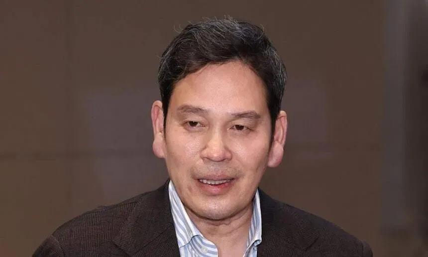 Starbucks controversy puts Shinsegae chair’s extreme political leanings back in spotlight