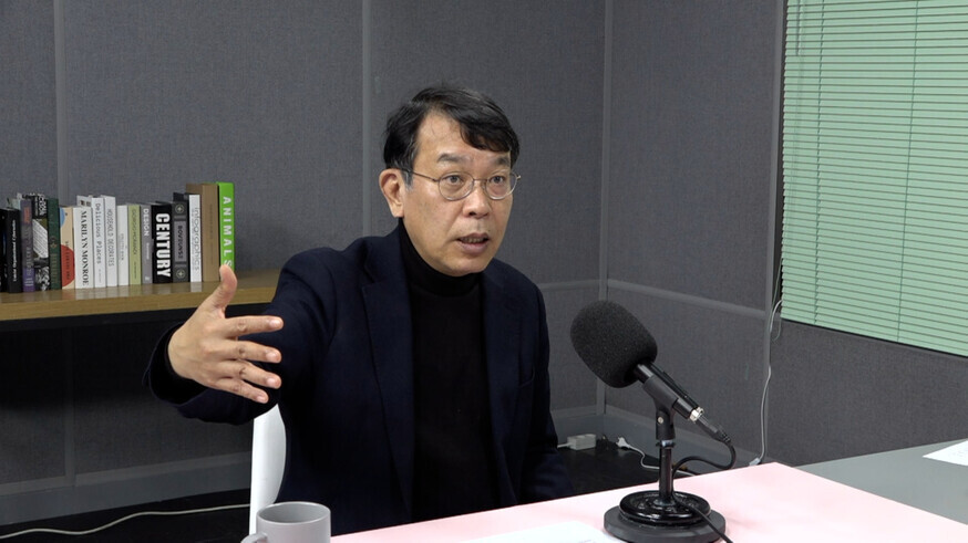 Kim Jong-dae, a former lawmaker with the Justice Party, appears on the HankyorehTV program “Four Reporters” on March 11, 2024. (still from “Four Reporters”)