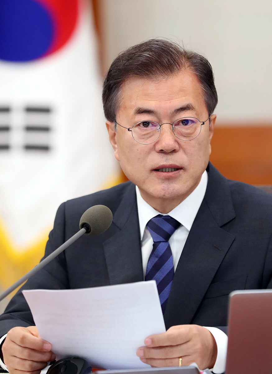 President Moon Jae-in presides over a cabinet meeting on May 8. (provided by Blue House)