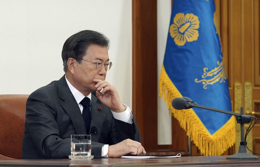 South Korean President Moon Jae-in announces his 2050 carbon neutrality initiative at the Blue House on Dec. 10. (Yonhap News)