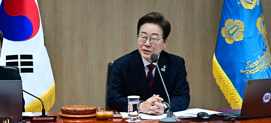 이재명 대통령이 2025년 6월5일 서울 용산 대통령실 청사에서 취임 후 열린 첫 국무회의를 주재하고 있다. 대통령실사진기자단