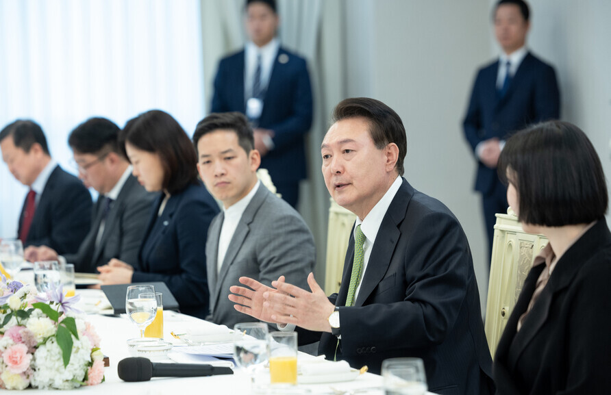 President Yoon Suk-yeol speaks at a luncheon with young Korean entrepreneurs at the presidential office in Seoul on April 8, 2024. (courtesy of presidential office)