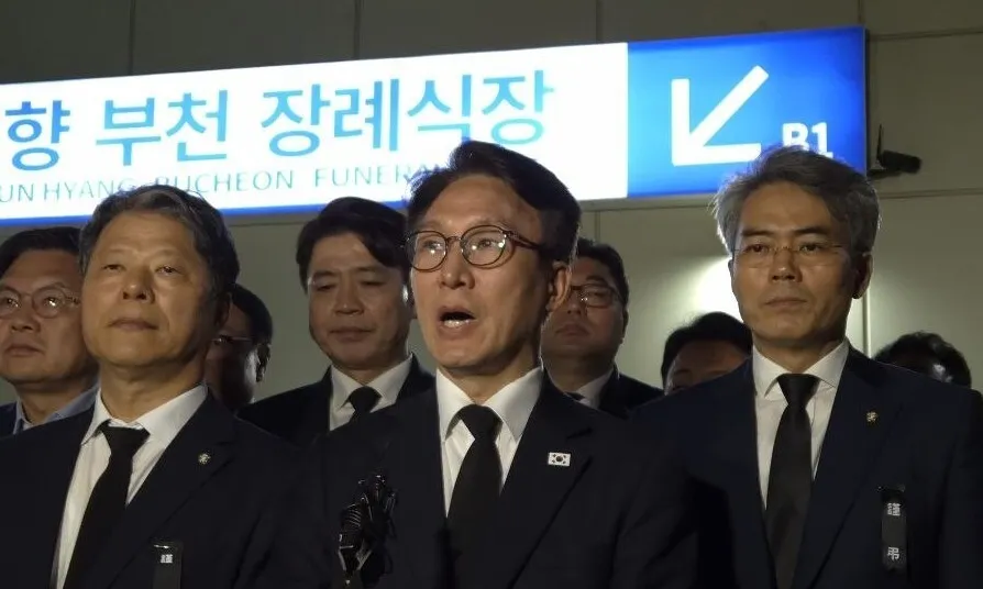 김민석, 고 김진석 소방위 조문…“소방관 안전·생명 빈틈없이 챙길 것”