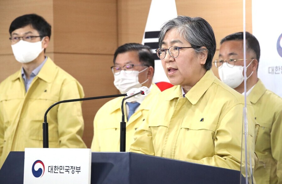 Korea Disease Control and Prevention Agency Commissioner Jung Eun-kyeong announces vaccination plans for members of civil defense and reserve forces at the Central Government Complex in Seoul. (Yonhap News)