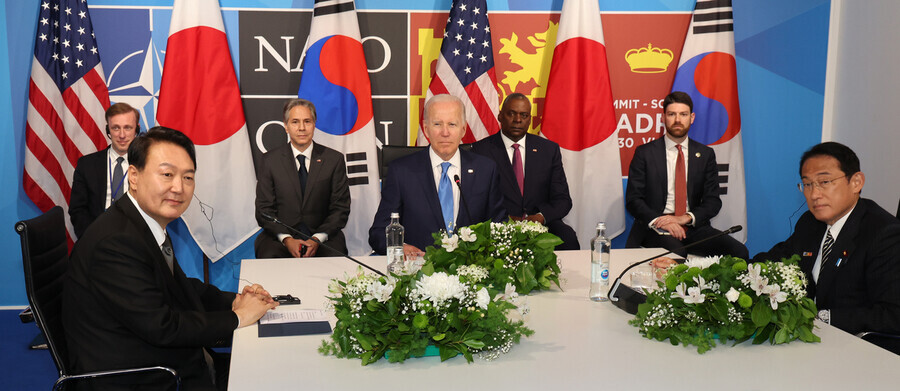 President Yoon Suk-yeol sits down to speak with US President Joe Biden and Japanese Prime Minister Fumio Kishida for a trilateral summit held June 29 in Madrid, Spain, on the sidelines of the NATO summit. (Yonhap News)