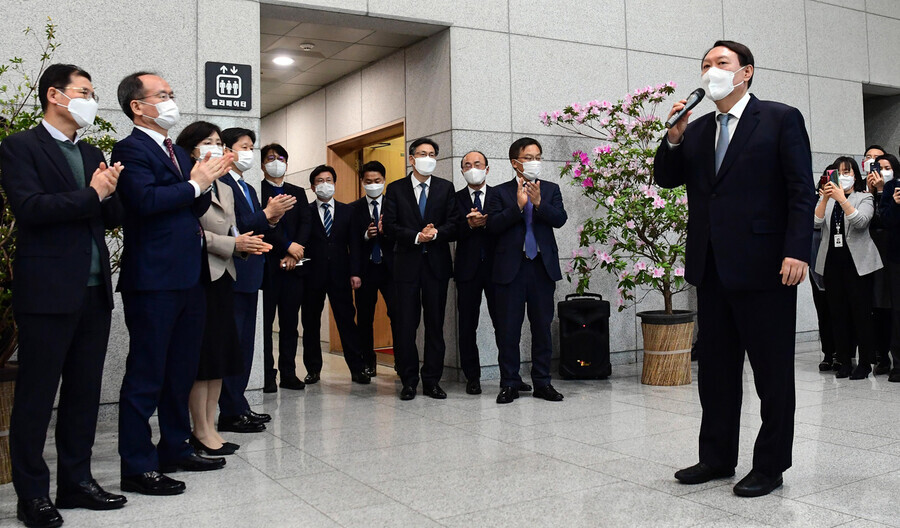 Prosecutor General Yoon Seok-youl speaks to prosecutors before leaving the Supreme Prosecutors’ Office in Seoul after announcing his resignation Thursday. (photo pool)