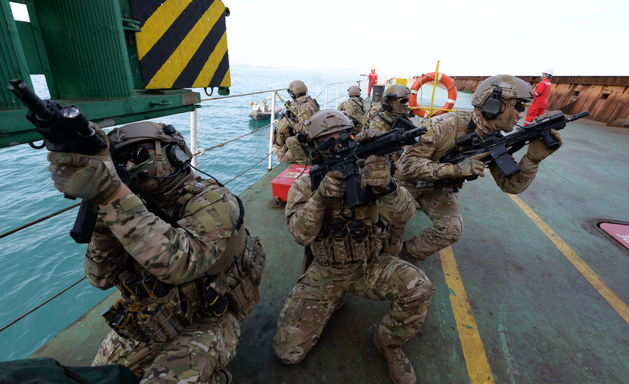 Troops in the South Korean Navy’s Cheonghae Unit during a training exercise off the coast of Geoje Island in South Gyeongsang Province on Dec. 13, 2019. (Yonhap News)