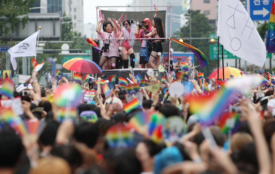 A gay pride festival in front of Seoul City Hall in July 2017. (Yonhap News)