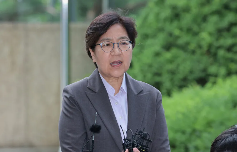 경찰, ‘남편 주식거래 논란’ 정은경 후보자 수사 착수