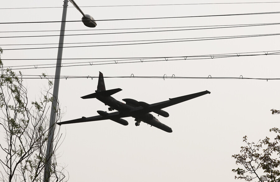 After North Korea fired a ballistic missile on April 13, two days ahead of North Korea’s Day of the Sun (the birth anniversary of founder Kim Il-sung), a U-2S surveillance plane takes off from US Forces Korea Osan Air Base. (Yonhap)