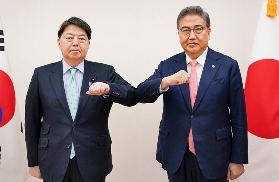 Park Jin, then-nominee for South Korean foreign minister, poses for a photo with Japanese Foreign Minister Yoshimasa Hayashi, during Hayashi’s visit to Korea for President Yoon Suk-yeol’s inauguration. (provided by the Ministry of Foreign Affairs)