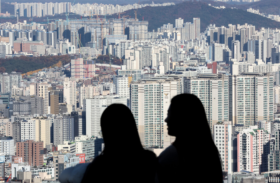 전문가들이 본 최대 금융리스크는 "가계빚, 그리고 트럼프"