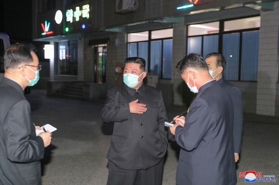 Kim wears a mask as he visits pharmacies in Pyongyang on May 15. (KCNA/Yonhap News)