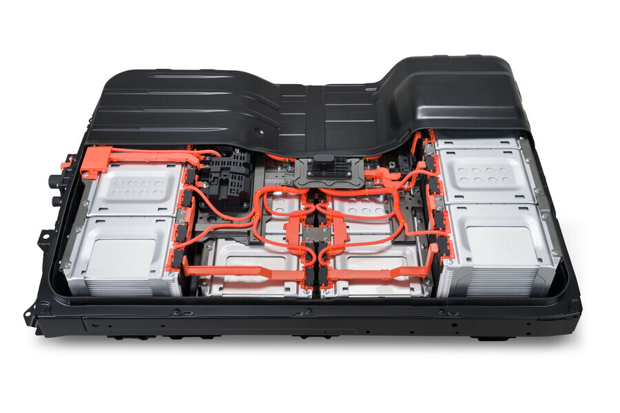 A battery pack containing several modules, each of which contains several battery cells. (provided by Nissan)