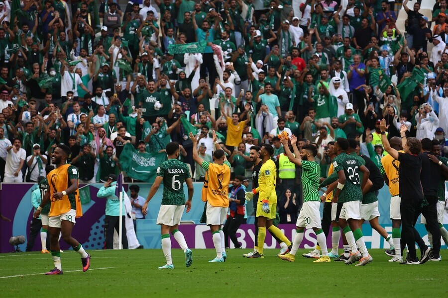 The Saudi Arabian team celebrates their stunning upset against Argentina in their first match of the World Cup, on Nov. 22 in Lusail, Qatar. (Kim Hye-yun/The Hankyoreh)