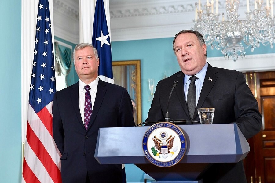 US Secretary of State Mike Pompeo (right) and Special Representative for North Korea Stephen Biegun during a press briefing in August 2018.