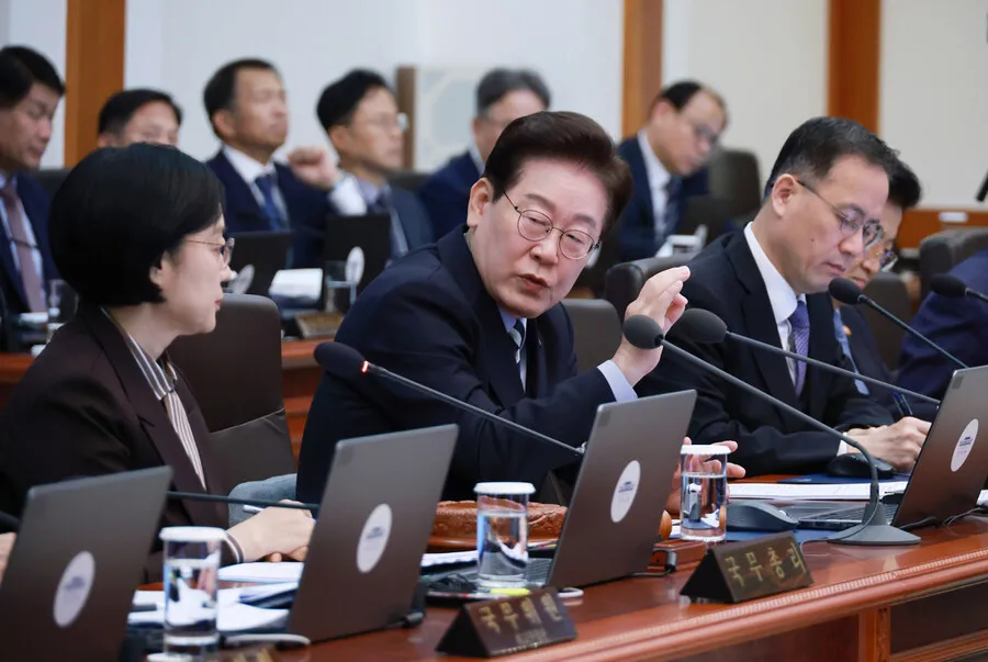 중수·공소청장 국무회의 참석에 “공정성 훼손 우려” 목소리