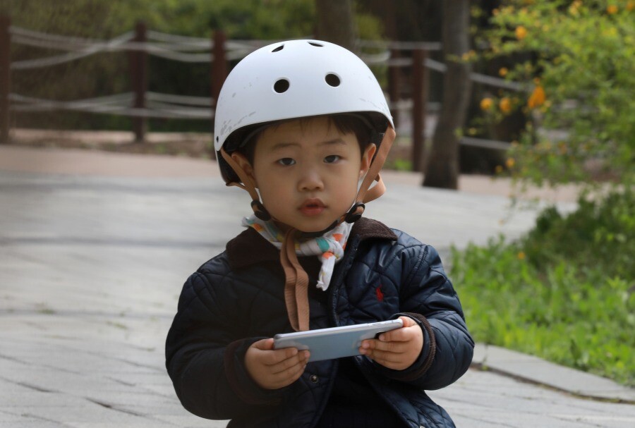 인천 남동구 장수동 인천대공원에서 즐거운 시간을 보내는 어린이들.