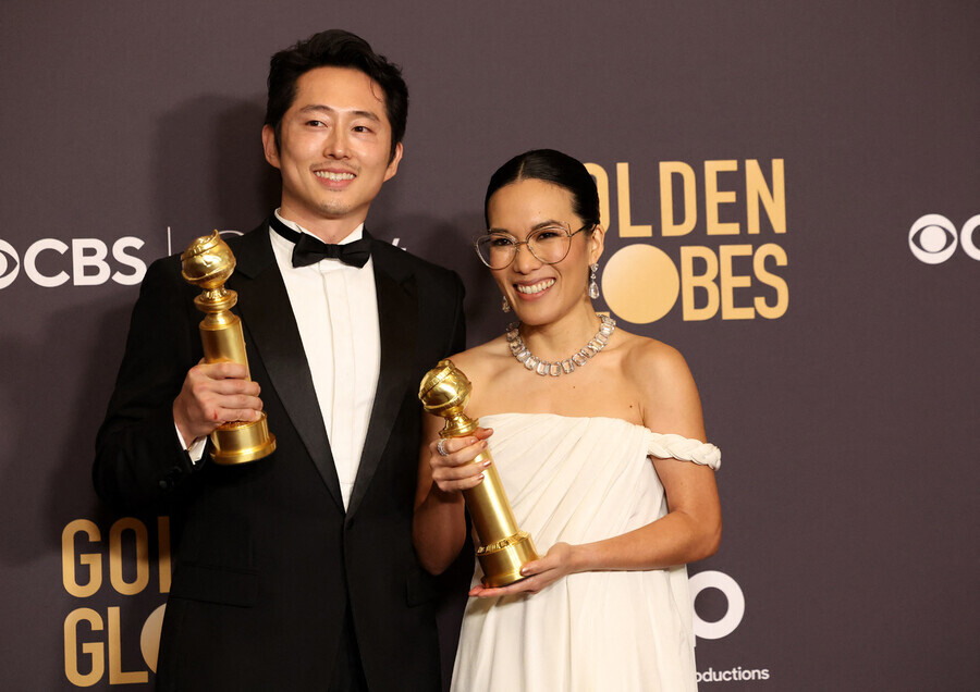Steven Yeun and Ali Wong pose with their trophies after being awarded for their roles in the Netflix limited series “Beef” after the awards ceremony in Beverly Hills, California, on Jan. 7. (Reuters/Yonhap)