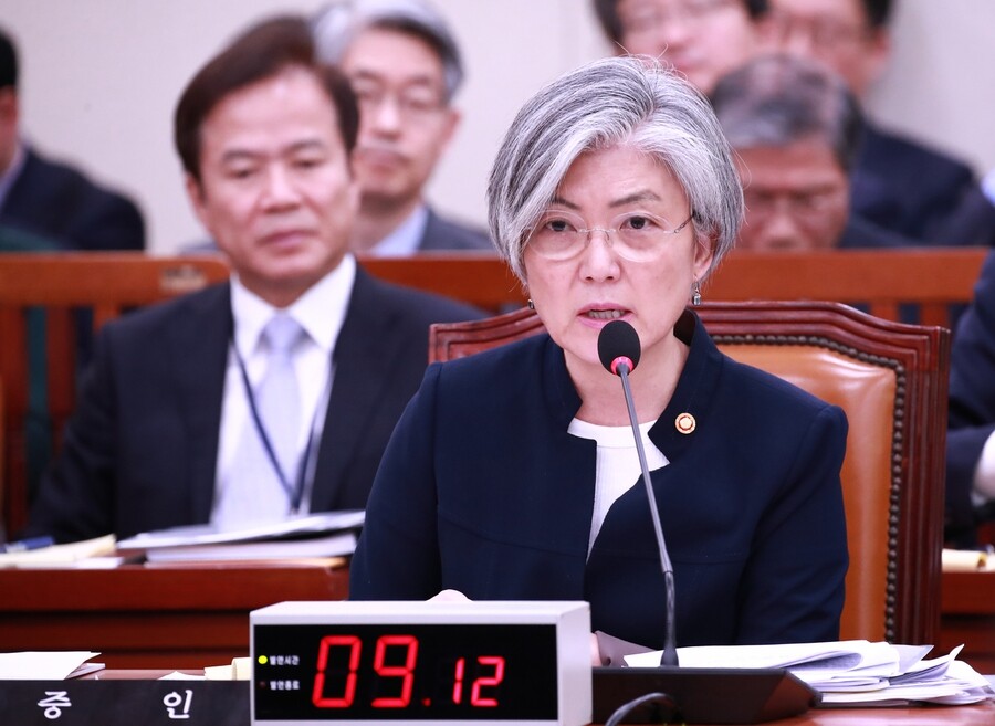 Foreign Minister Kang Kyung-wha answers a question during a parliamentary audit by the National Assembly’s Foreign Affairs and Unification Committee on Oct. 30. (by Kang Chang-kwang