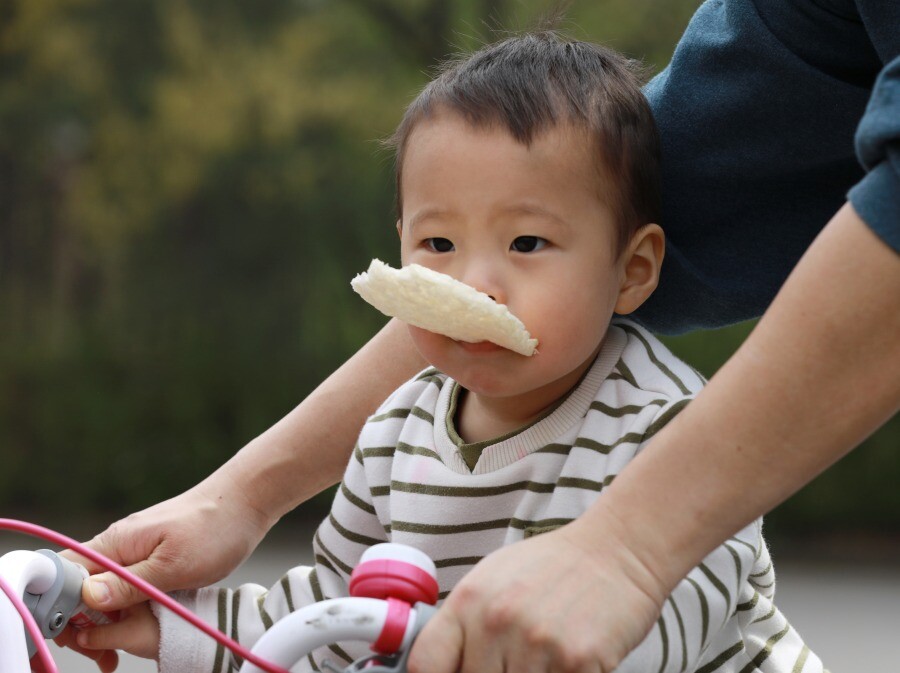 인천 남동구 장수동 인천대공원에서 즐거운 시간을 보내는 어린이들.