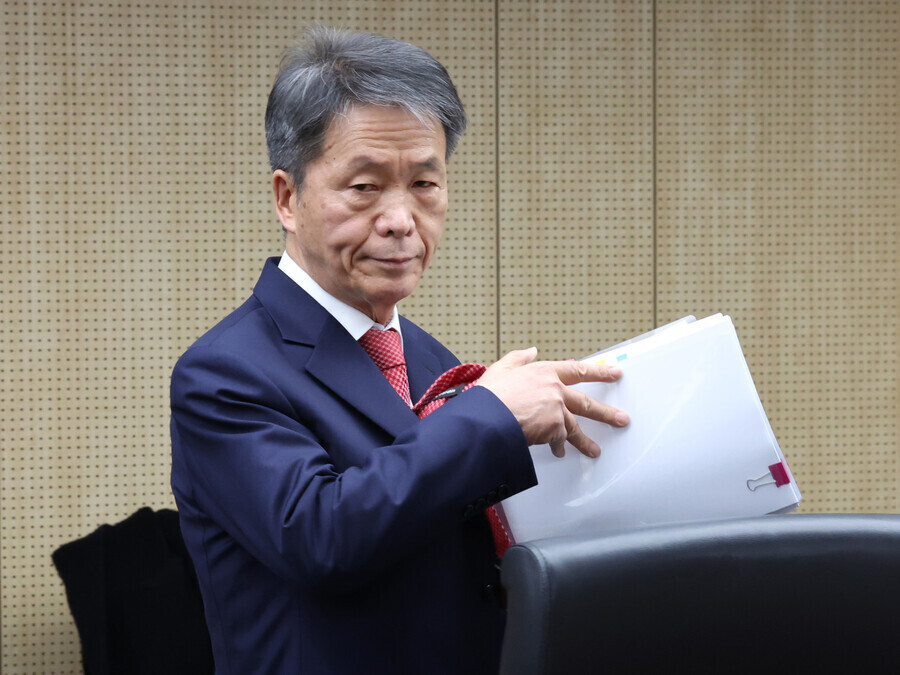 Kim Yong-won, a permanent member of the National Human Rights Commission of Korea, ahead of a session of the commission's plenary committee on Mar. 11. (Kim Young-won/The Hankyoreh)