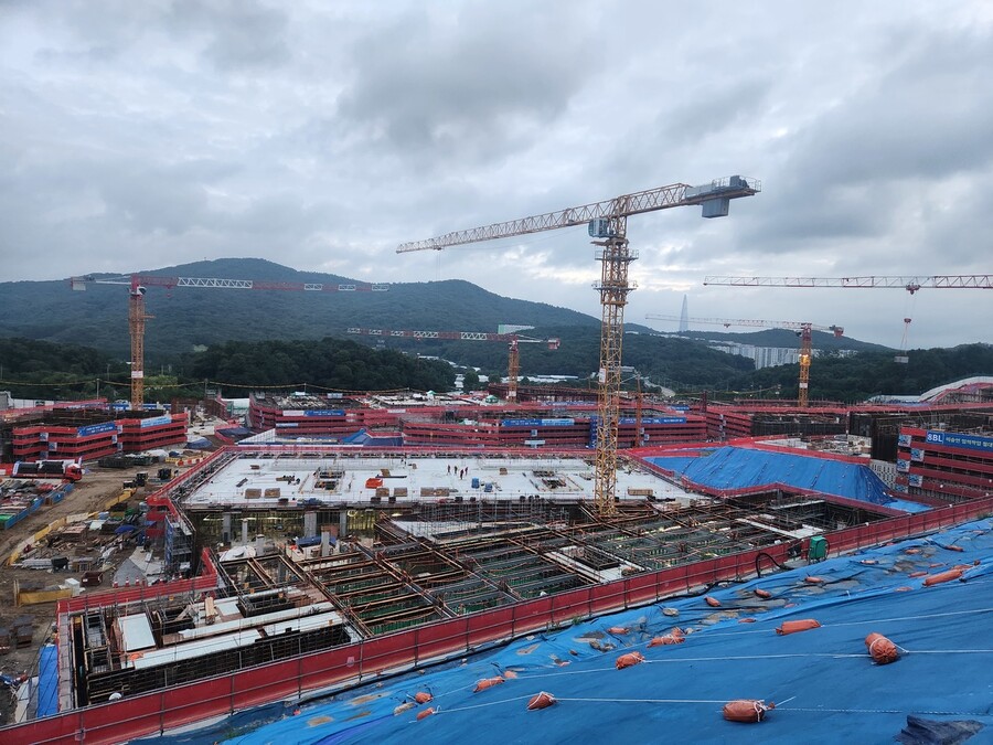 서울 서초구의 한 건설현장 전경. 장필수 기자 feel@hani.co.kr