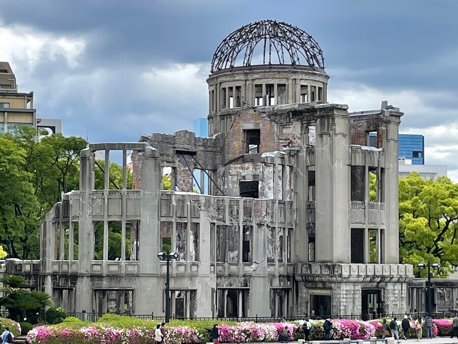 The Genbaku Dome, located near the Hiroshima Peace Memorial Museum, was the only structure that remained upright after the US dropped the first atomic bomb on Aug. 6, 1945, over Hiroshima. Constructed in 1915 as a commercial showroom, it was registered as a UNESCO world heritage site in 1996 in its current state. (Kim So-youn/The Hankyoreh)