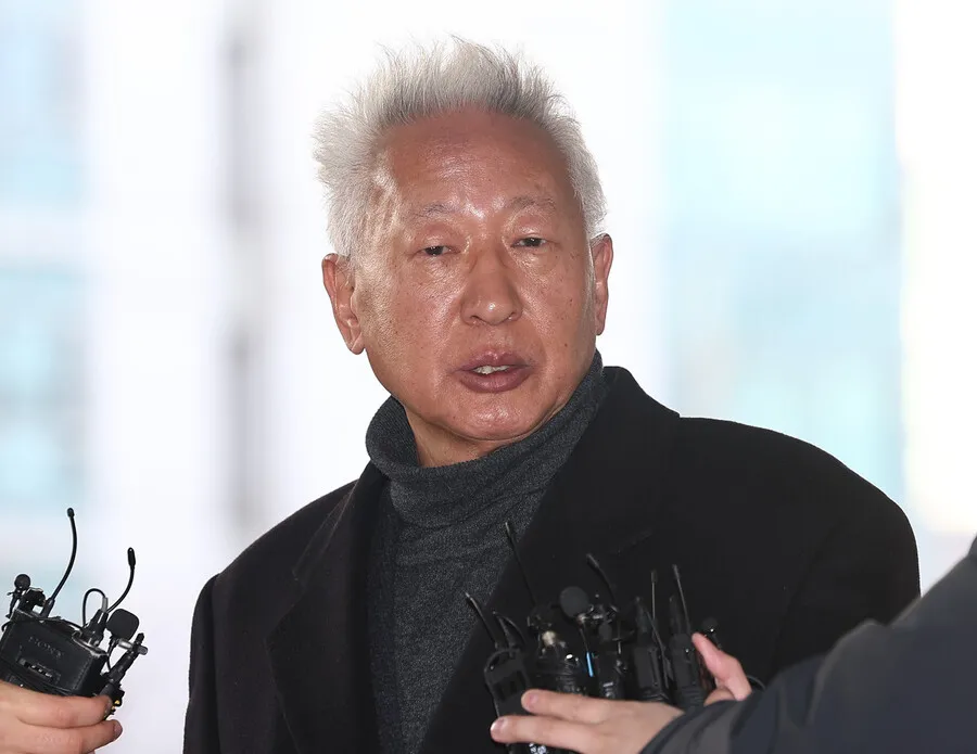 류석춘 ‘위안부 강제동원 부인’ 발언 내보낸 법률방송에 ‘경고’ 의결