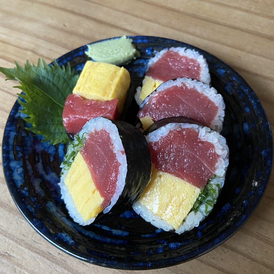 고래바의 생참치김밥. 고래바 제공