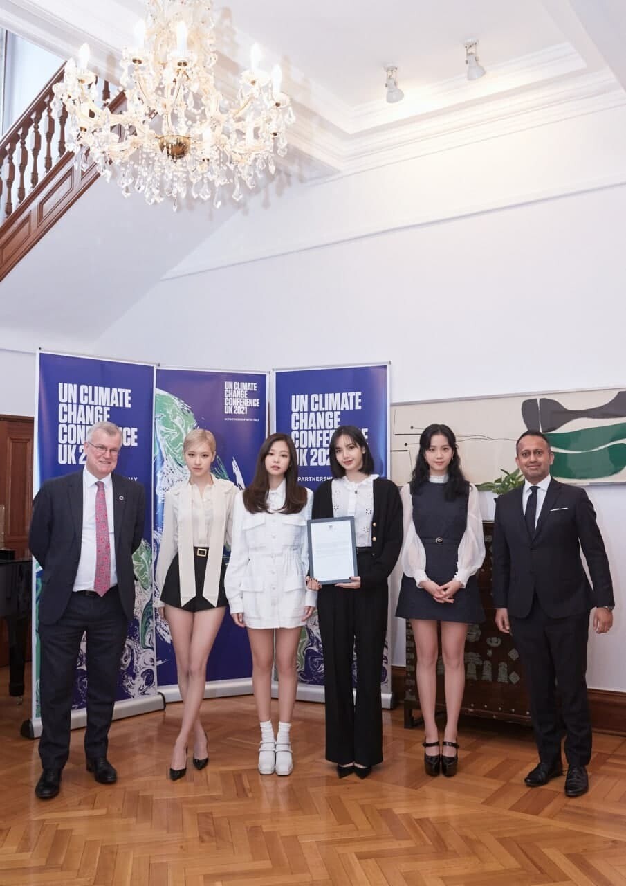 BLACKPINK and Simon Smith, the British Ambassador to South Korea, pose for a portrait during an event at the ambassador’s residence in Seoul. (provided by YG Entertainment)