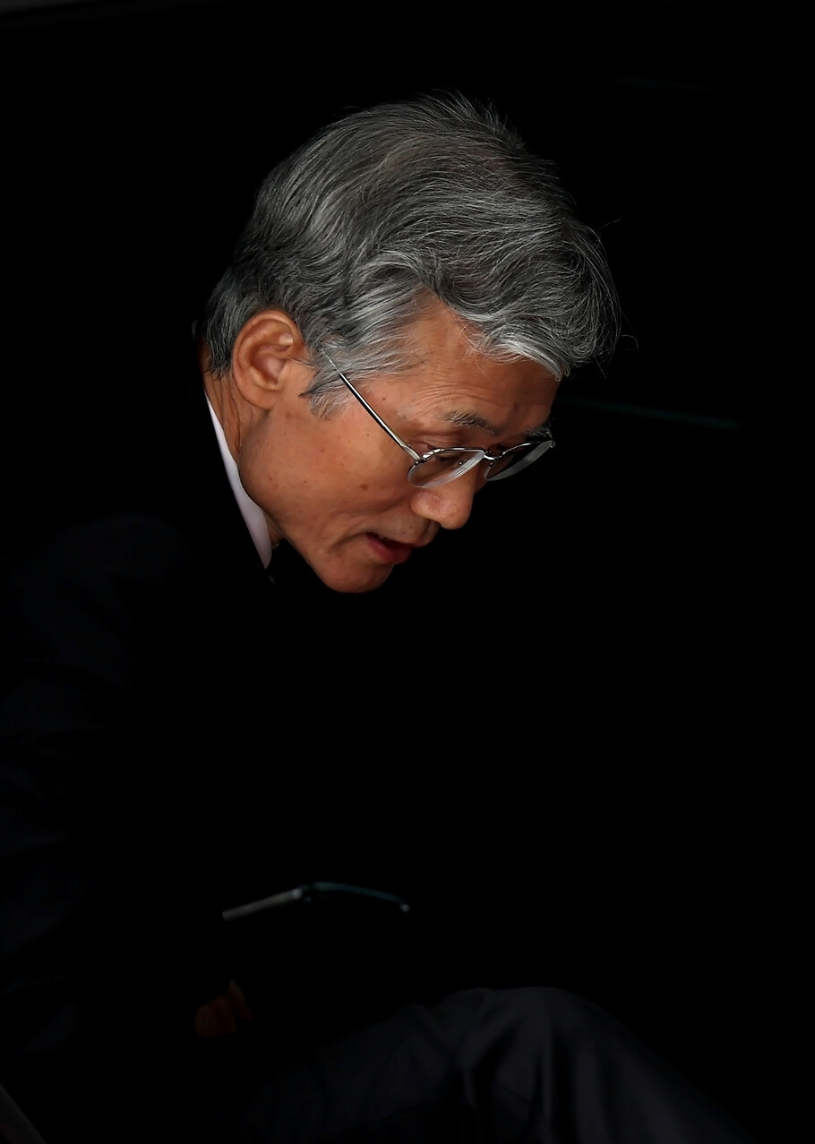 조희대 대법원장이 2025년 9월24일 오전 서울 서초구 대법원으로 출근하고 있다. 이종근 기자 root2@hani.co.kr