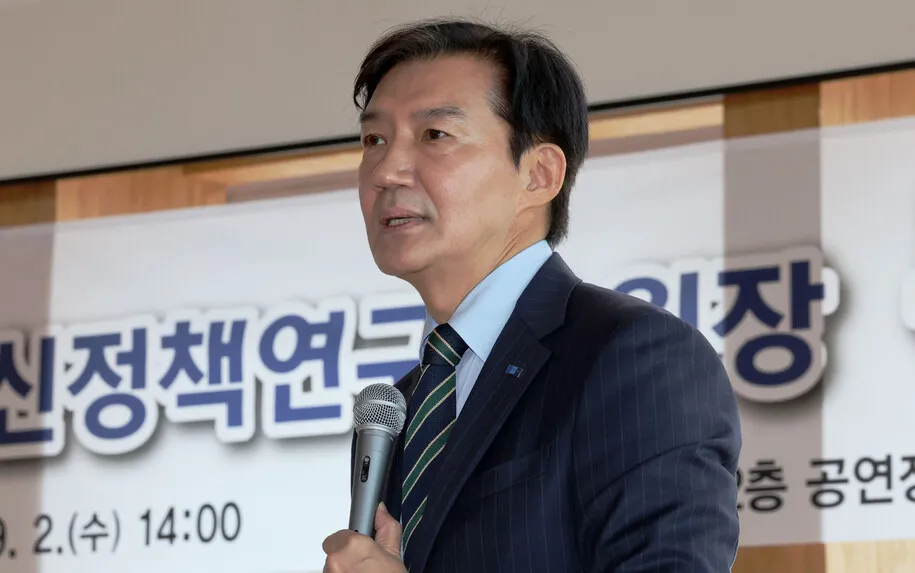 조국, 대통령·정부 향해 잇단 쓴소리…민주당 “배은망덕” 격앙