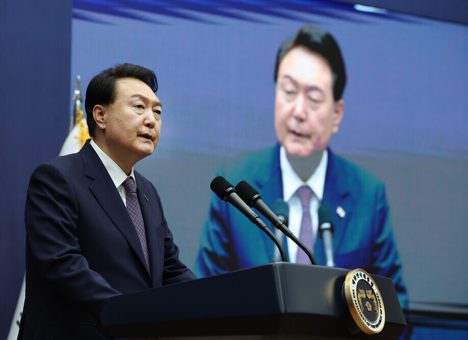 President Yoon Suk-yeol gives a congratulatory address at an event celebrating the 60th anniversary of the Korean National Diplomatic Academy at the academy in Seoul on Sept. 1. (Yonhap)