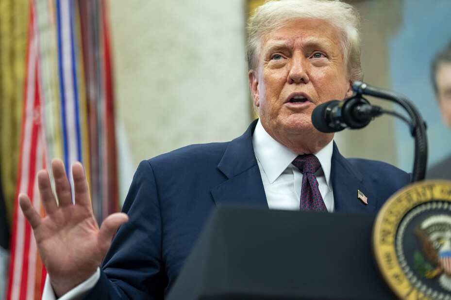 도널드 트럼프 미국 대통령이 2025년 8월6일 백악관 집무실에서 대규모 투자 계획과 관련한 기자회견을 하고 있다. UPI 연합뉴스