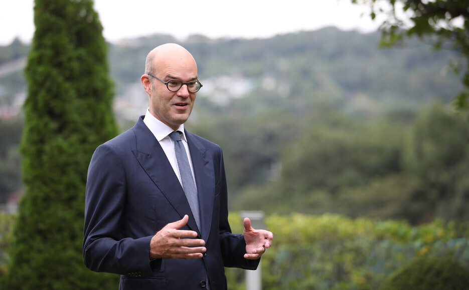 Daniel Wolvén, the ambassador of Sweden to Korea, speaks to the Hankyoreh at the ambassador’s official residence in Seongbok District, Seoul, on Sept. 14. (Shin So-young/The Hankyoreh)