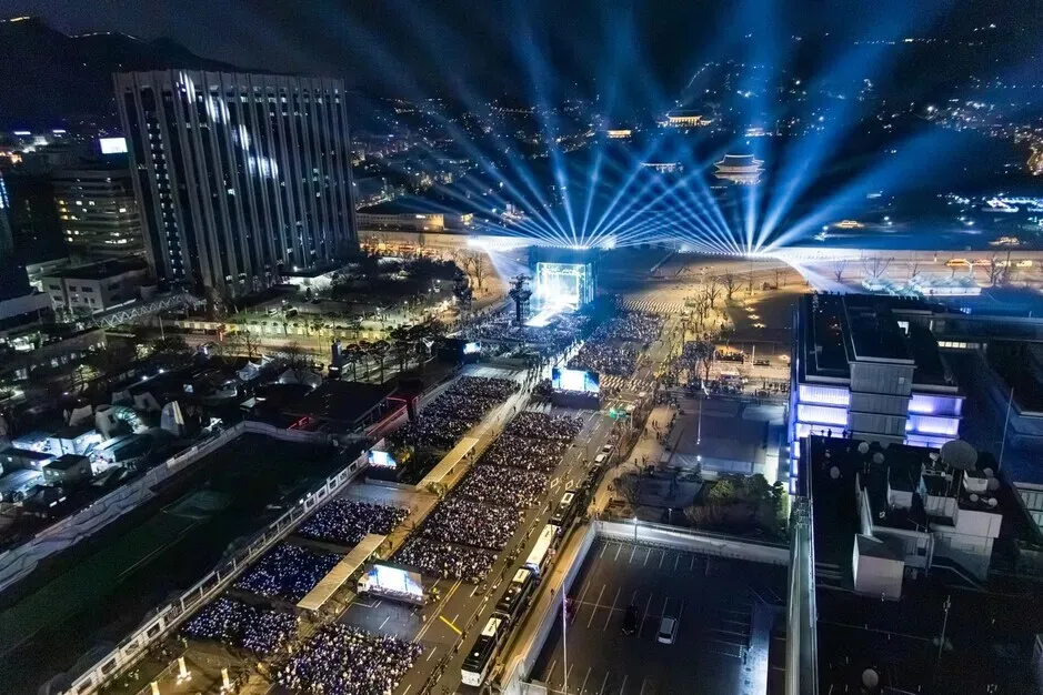 K-pop group BTS makes their return to the stage with their “BTS Comeback Live: Arirang” performance in Seoul’s Gwanghwamun Square on March 21, 2026. (courtesy BigHit Music, Netflix)