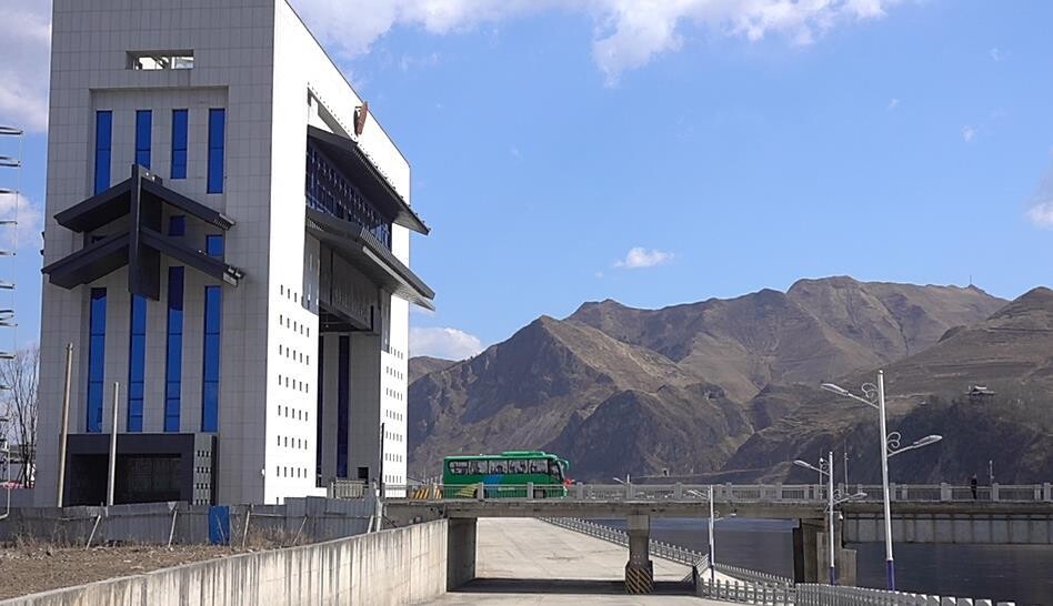 The Jian-Manpo bridge straddling the North Korea-Chinese border opened on Apr. 8. (Yonhap News)