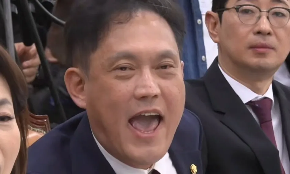 “부엉이바위 긁혔냐”는 김태규에 민주 “인간 도리 저버려”